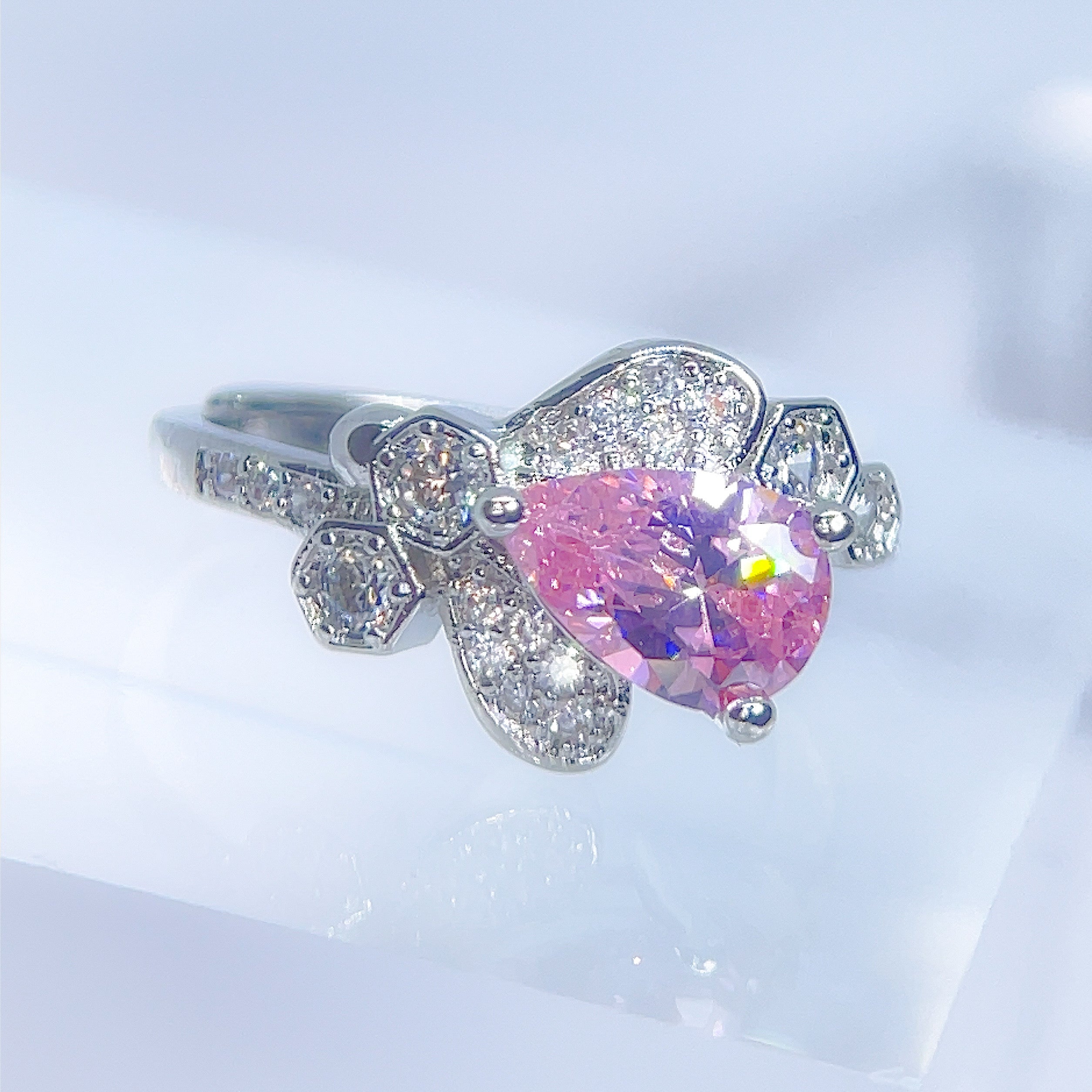 Honey bee ring