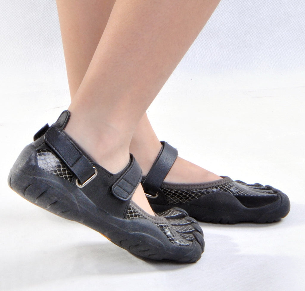 Outdoor Men Women Five Toes Shoes Lightweight Leather 5 Toes  Sneakers Quick Dry Hiking Shoes Upstream Shoes