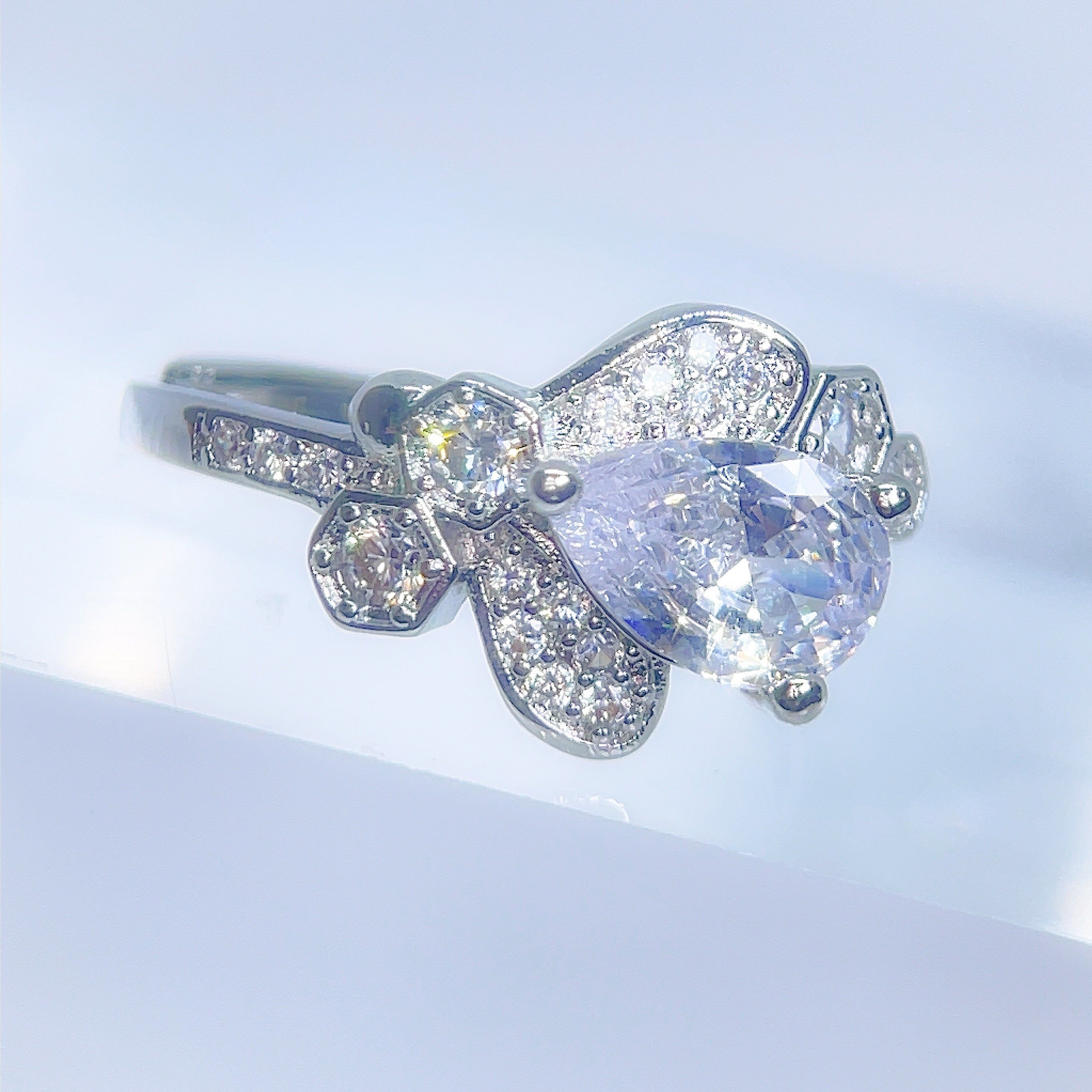 Honey bee ring