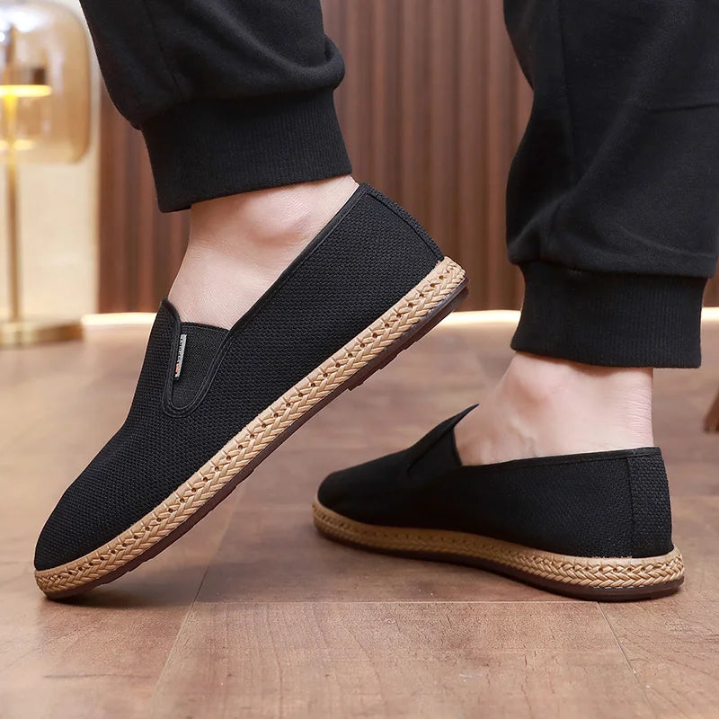 New men's simple breathable shoes lightweight casual shoes soft sole anti-skid soft comfortable slip-on lazy shoes