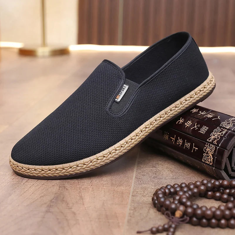 New men's simple breathable shoes lightweight casual shoes soft sole anti-skid soft comfortable slip-on lazy shoes