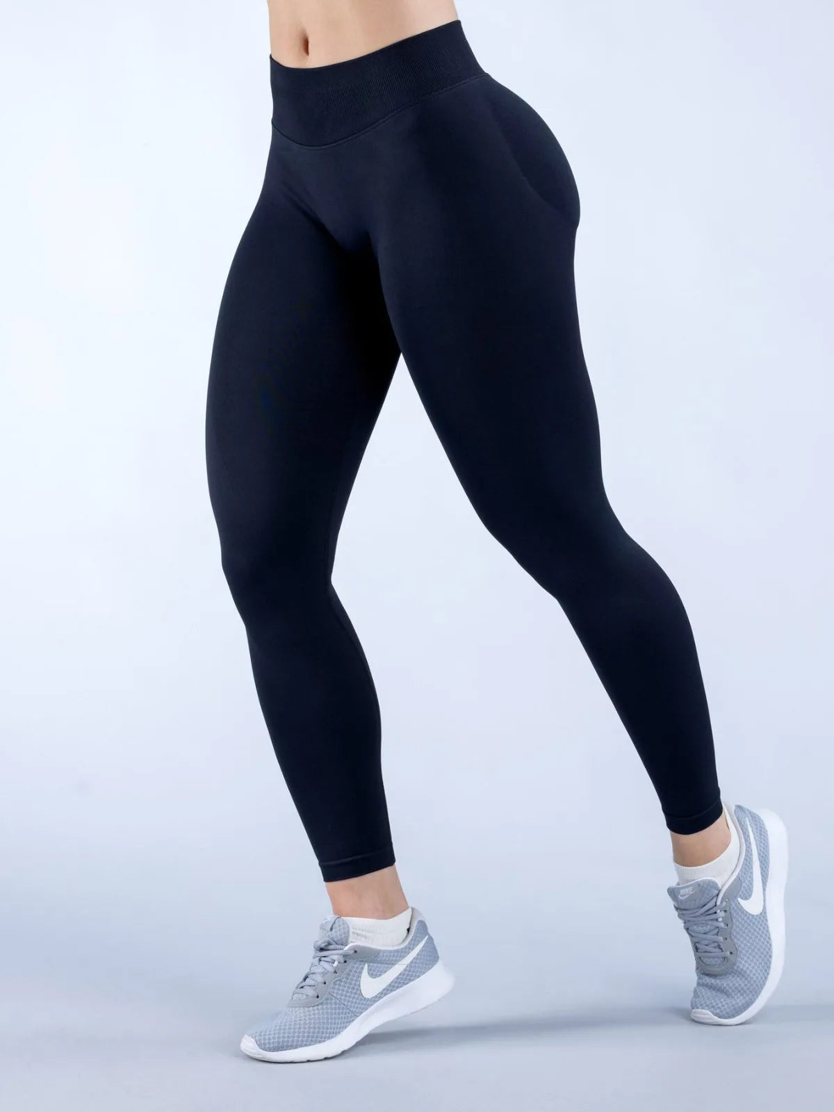 eamless Yoga Set Women Yoga Scrunch Leggings Set Strappy Halter Sports Bra Fitness Gym Clothing Workout Set
