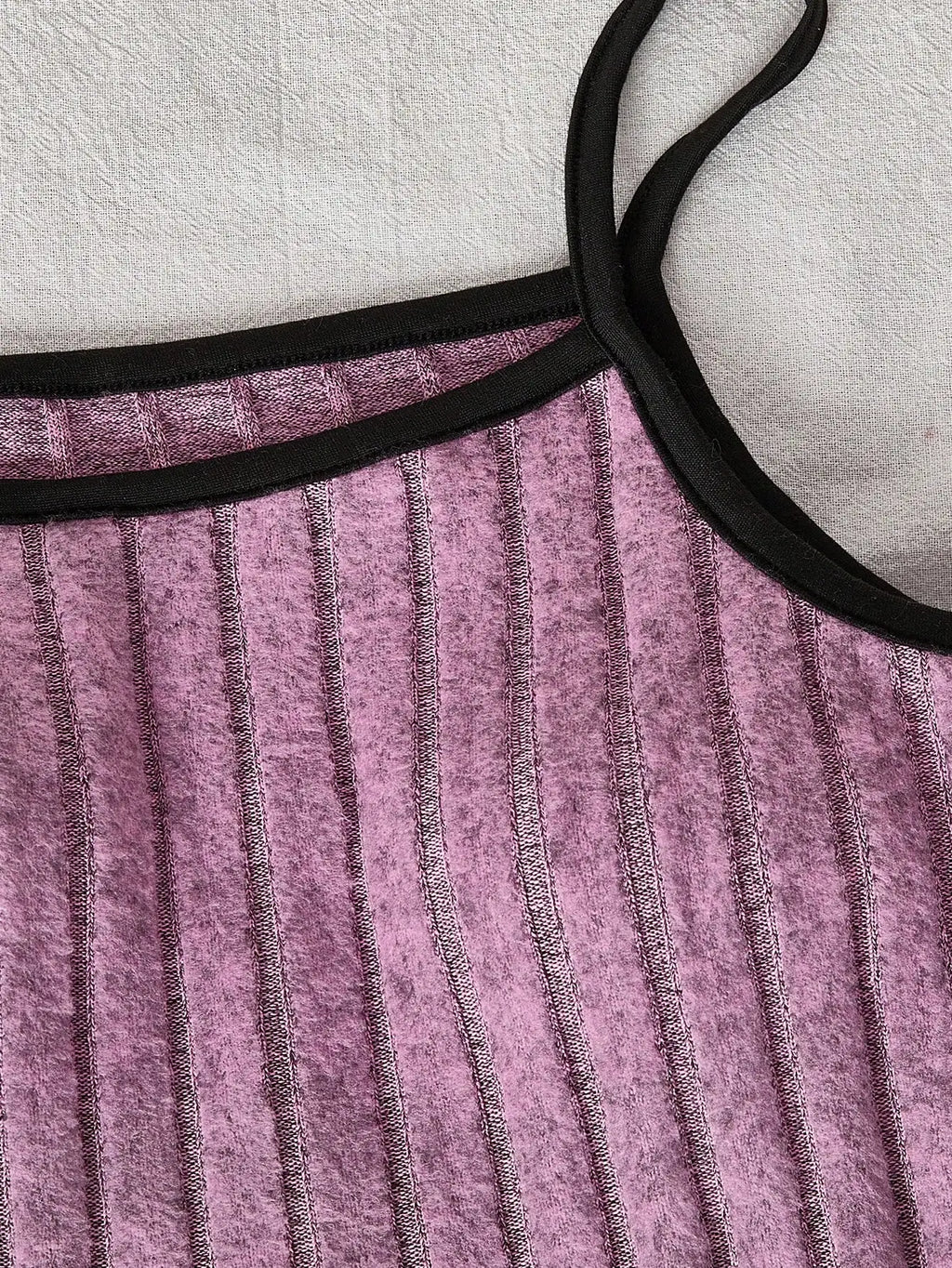Summer collection of fashionable home clothes for girls, including outdoor casual plush tops, camisoles, vests, and shorts.