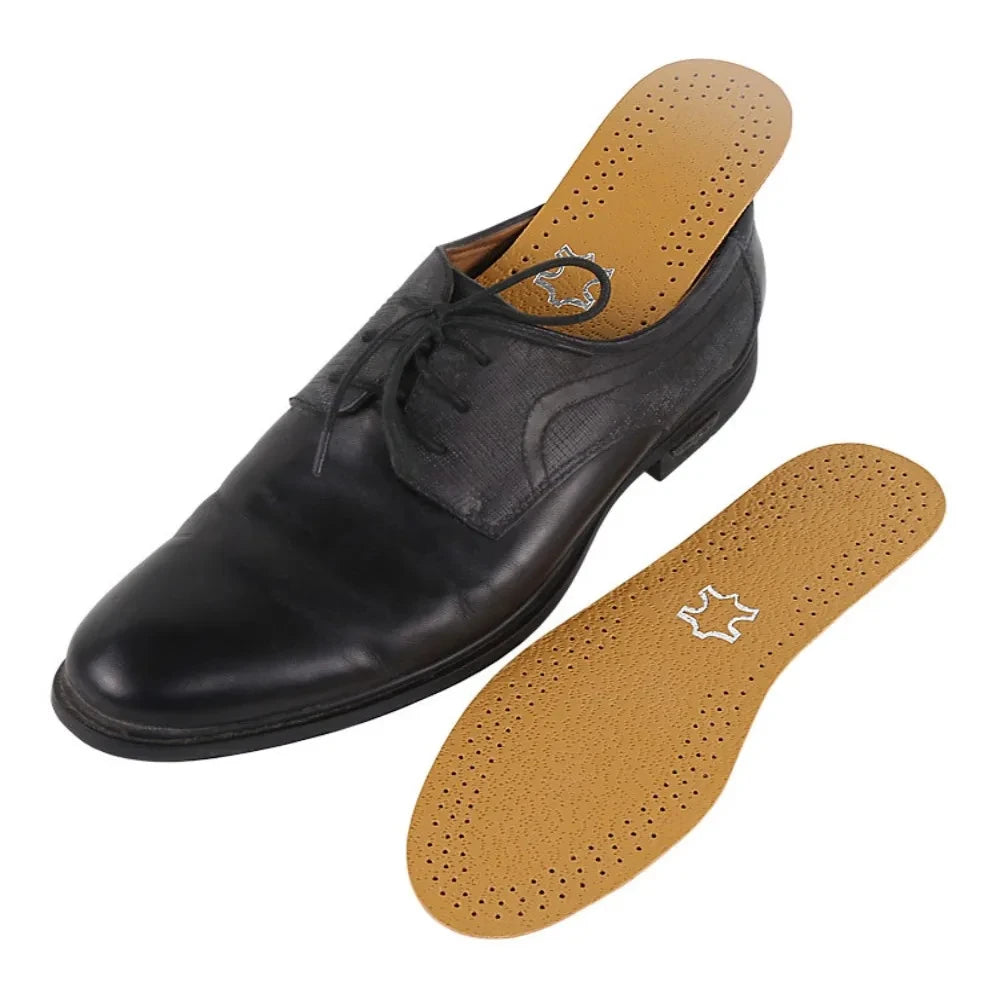 A pair of Flat Insoles Made of Leather Brings You a More Comfortable and Casual Experience, Suitable for Hiking and Relaxation.