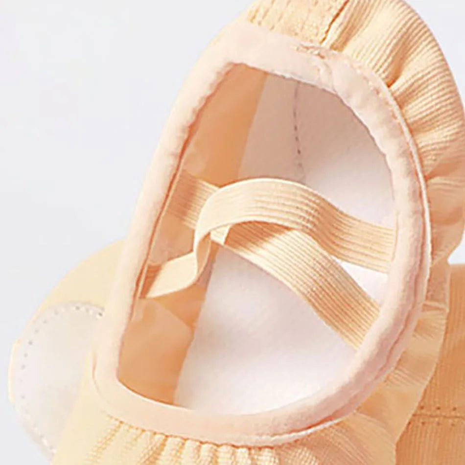 Kids Comfortable and Refreshing Soft Sole Dance Shoes Suitable Ballet Yoga Training with Ergonomic Fit and Durable Construction