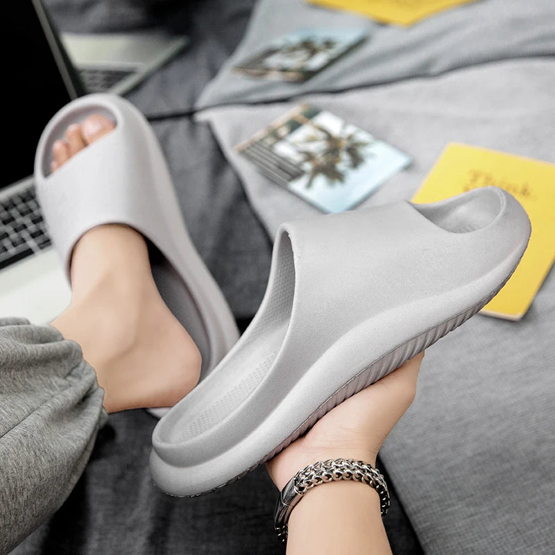 Men's Slippers Fashion Casual Home Sandals Non-Slip Wear-Resistant Soft Soles Couple Style Shoes Thick-Soled Outdoor Beach Shoes