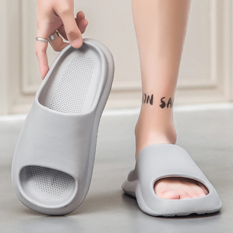 Men's Slippers Fashion Casual Home Sandals Non-Slip Wear-Resistant Soft Soles Couple Style Shoes Thick-Soled Outdoor Beach Shoes