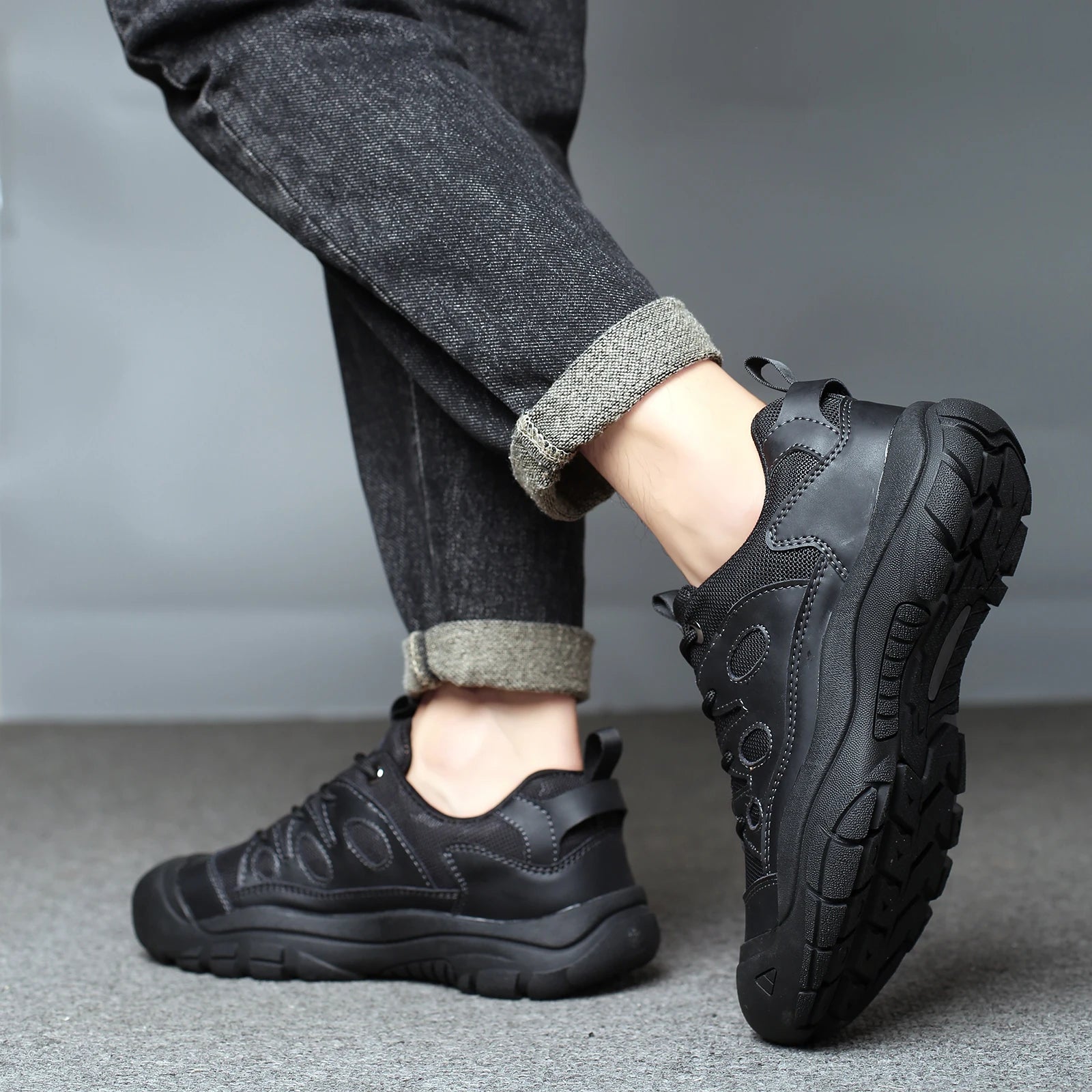Men's New Outdoor Closed-Toe Casual Hiking and Mountaineering Shoes,Low-Top Style with Laces, Rubber Anti-Slip Sole, Solid Color
