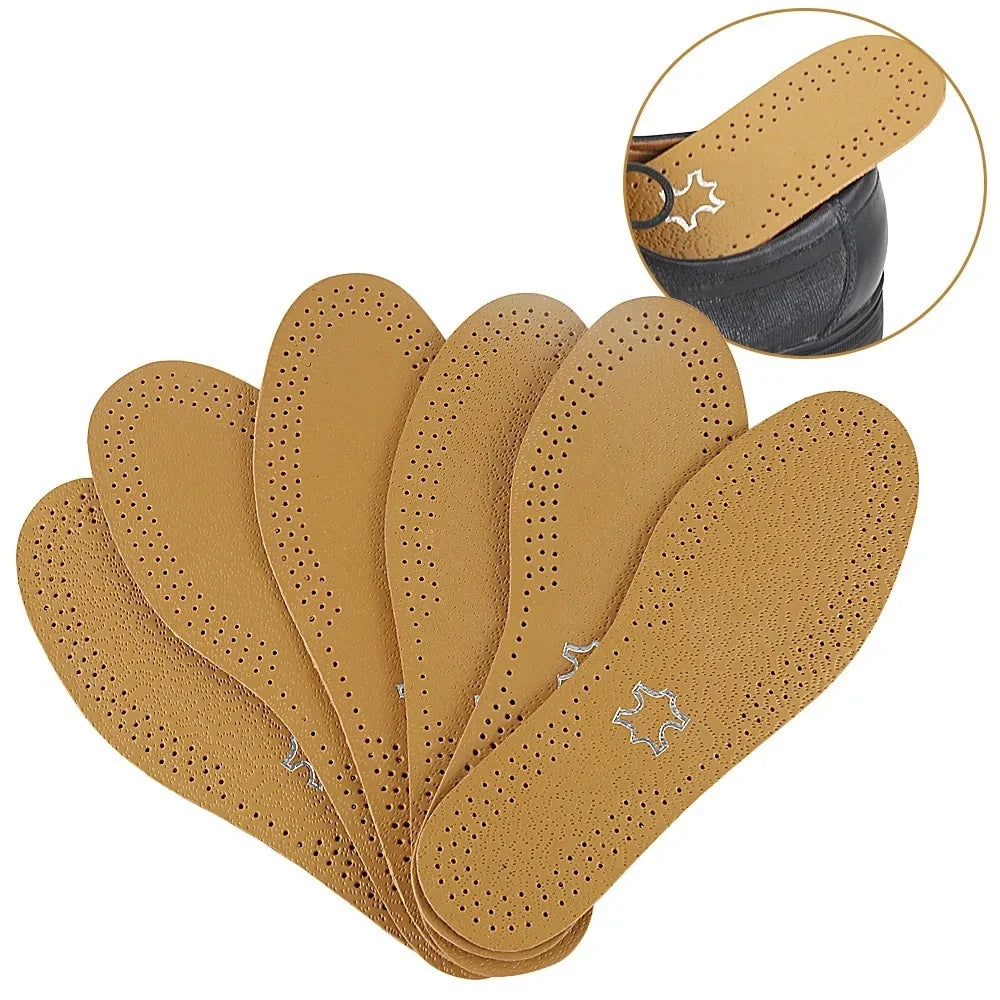 A pair of Flat Insoles Made of Leather Brings You a More Comfortable and Casual Experience, Suitable for Hiking and Relaxation.