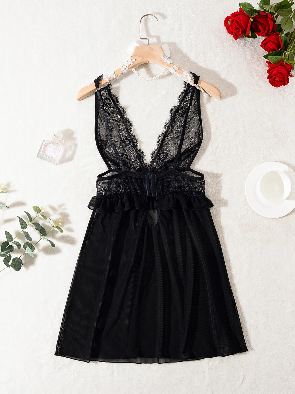 Sexy transparent black lingerie, women's lace nightgown,women's sexy sleeveless nightgown with mesh fabric, V-neckline.lingerie