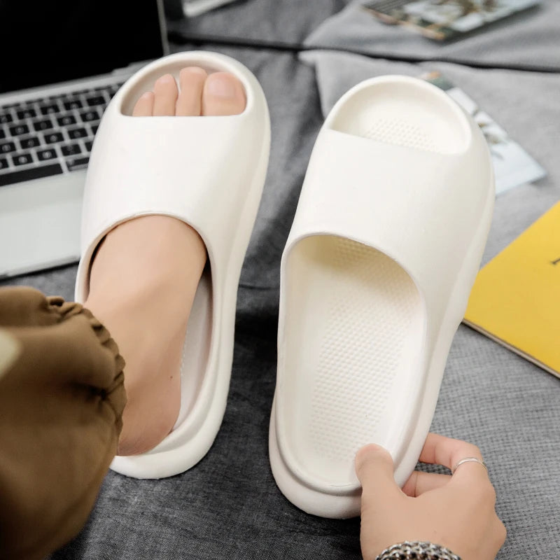 Men's Slippers Fashion Casual Home Sandals Non-Slip Wear-Resistant Soft Soles Couple Style Shoes Thick-Soled Outdoor Beach Shoes