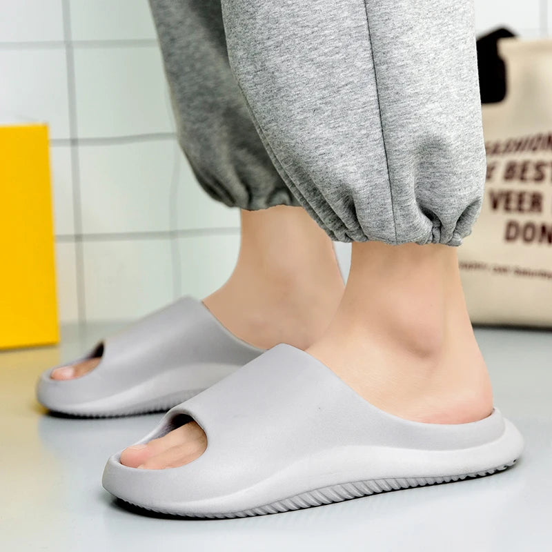 Men's Slippers Fashion Casual Home Sandals Non-Slip Wear-Resistant Soft Soles Couple Style Shoes Thick-Soled Outdoor Beach Shoes