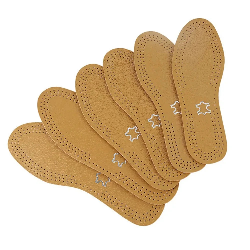 A pair of Flat Insoles Made of Leather Brings You a More Comfortable and Casual Experience, Suitable for Hiking and Relaxation.