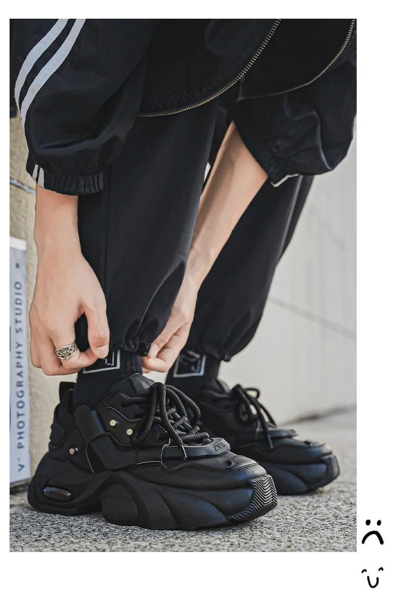 Men's leisure sports shoes with thick soles and low upper lacing style wear-resistant soles are comfortable and non-skid suitabl