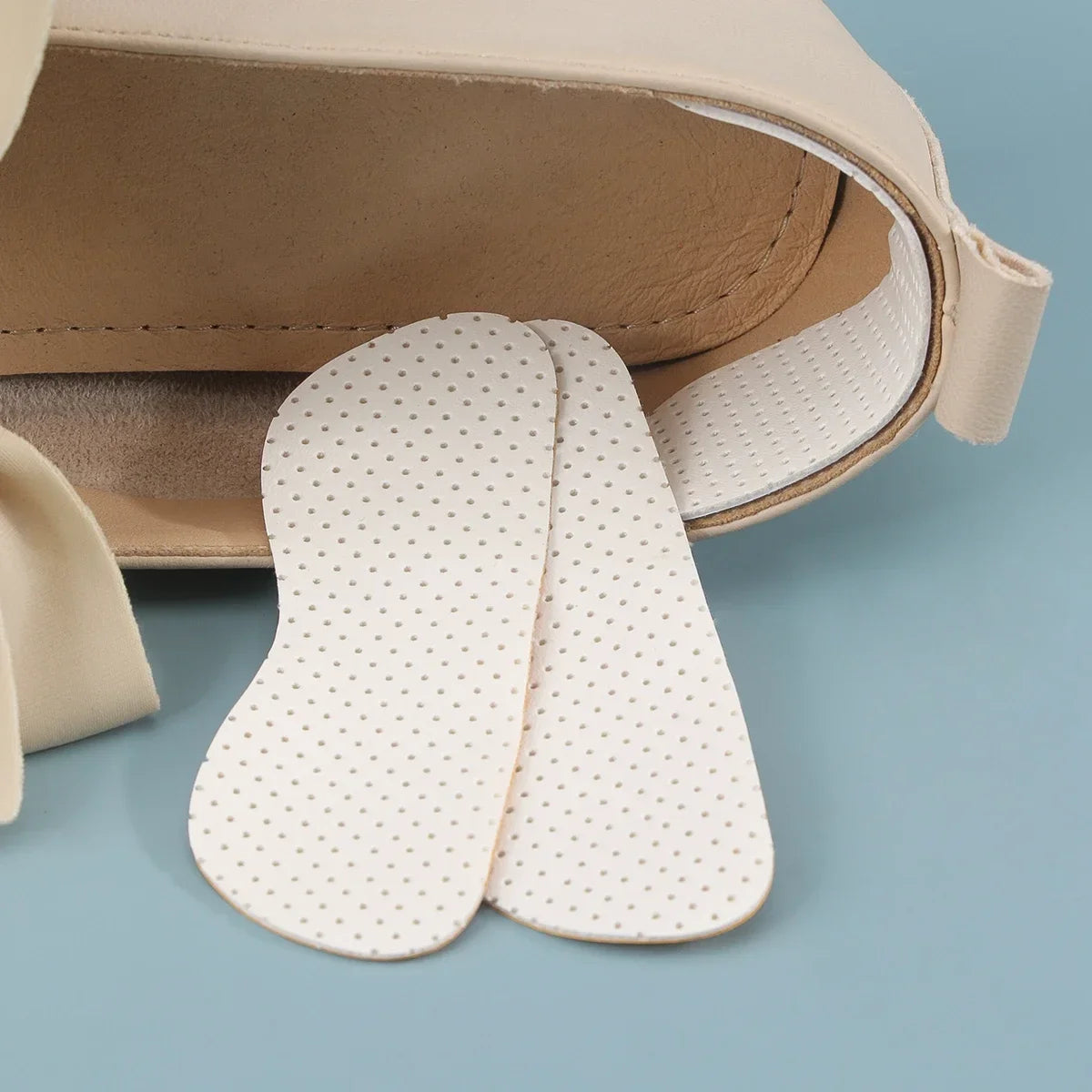 3 Pairs of White Non-Slip, Wear-Resistant Soft Heel Pads, Soft and Comfortable, with Breathable Holes, Absorb Sweat and Do Not Irritate the Feet, Suitable for Women's High Heels and Men's Sports Shoes