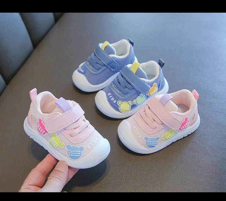 Toddler Girls Walking Shoes Toes Capped Kids Casual Shoes Breathable 2024 New Fashion Children Flat Shoes with Cute Bears Sweet