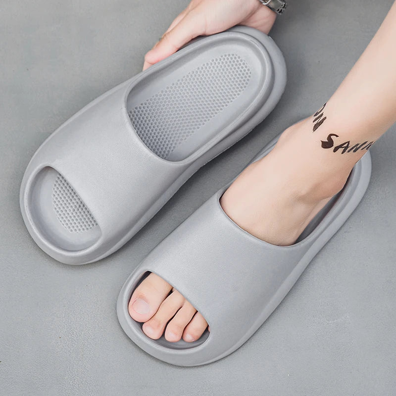 Men's Slippers Fashion Casual Home Sandals Non-Slip Wear-Resistant Soft Soles Couple Style Shoes Thick-Soled Outdoor Beach Shoes