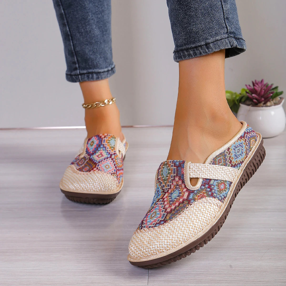 Super light shoes Women's shoes casual sports shoes are versatile They are soft-soled anti-slip and ethnic-style free shippiing