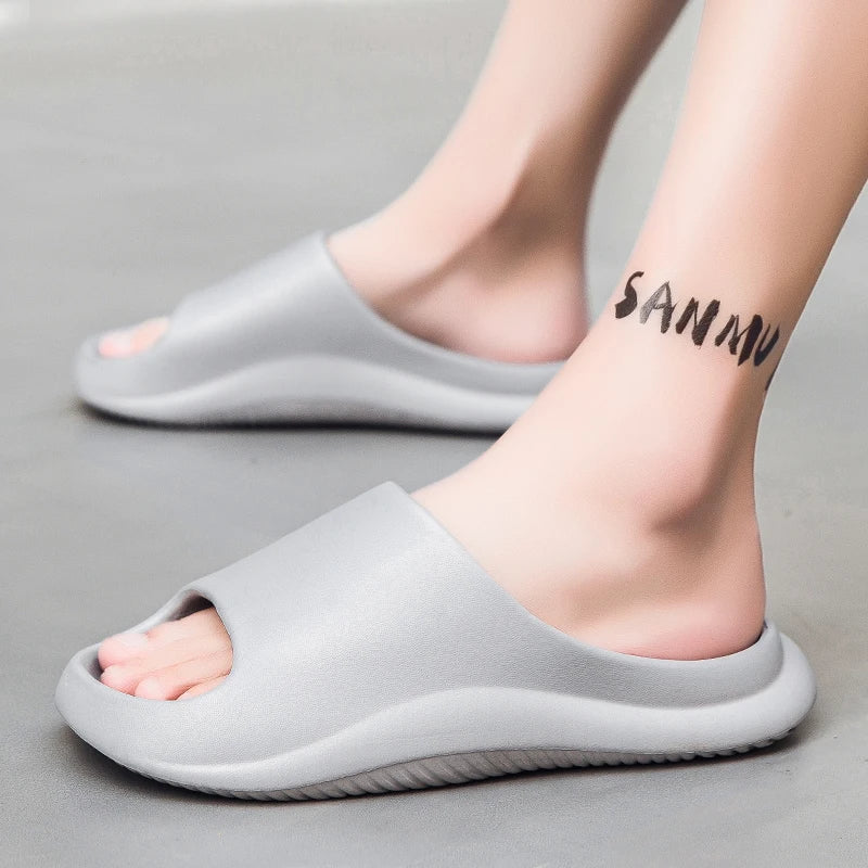 Men's Slippers Fashion Casual Home Sandals Non-Slip Wear-Resistant Soft Soles Couple Style Shoes Thick-Soled Outdoor Beach Shoes