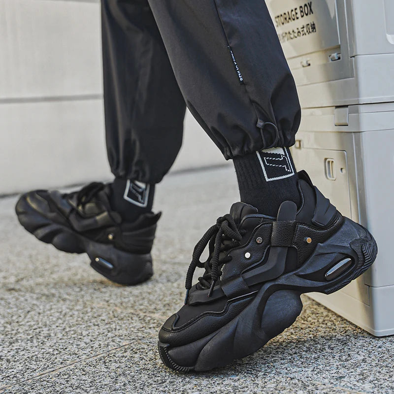 Men's leisure sports shoes with thick soles and low upper lacing style wear-resistant soles are comfortable and non-skid suitabl