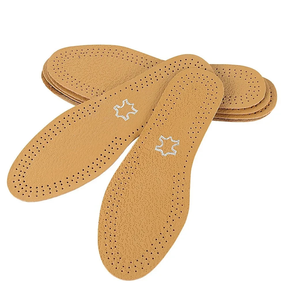 A pair of Flat Insoles Made of Leather Brings You a More Comfortable and Casual Experience, Suitable for Hiking and Relaxation.