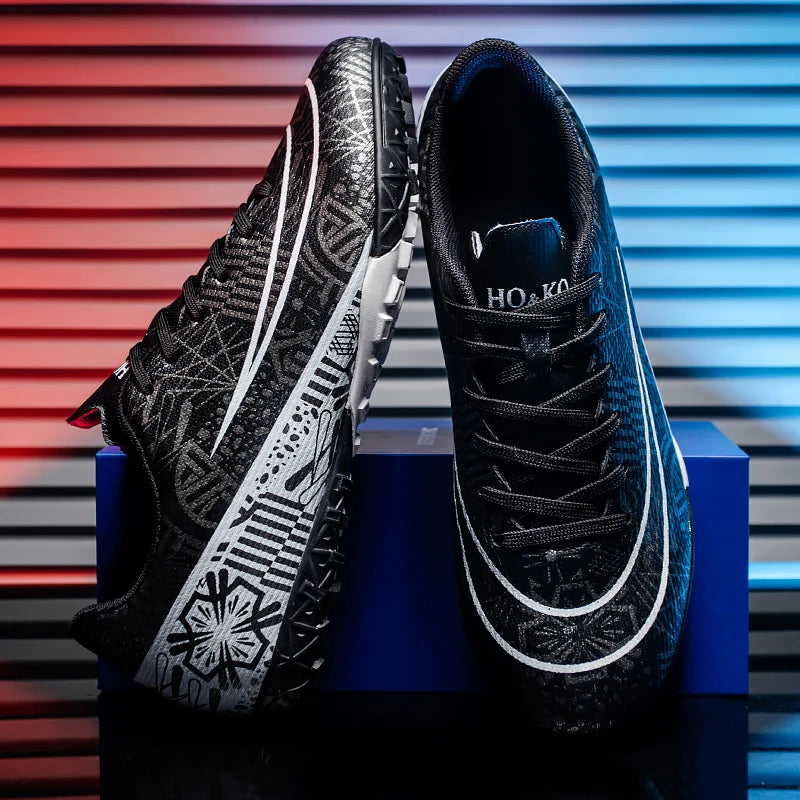 High-top soccer shoes for indoor five-a-side training for both men and women, slip-resistant and wear-resistant. sneakers