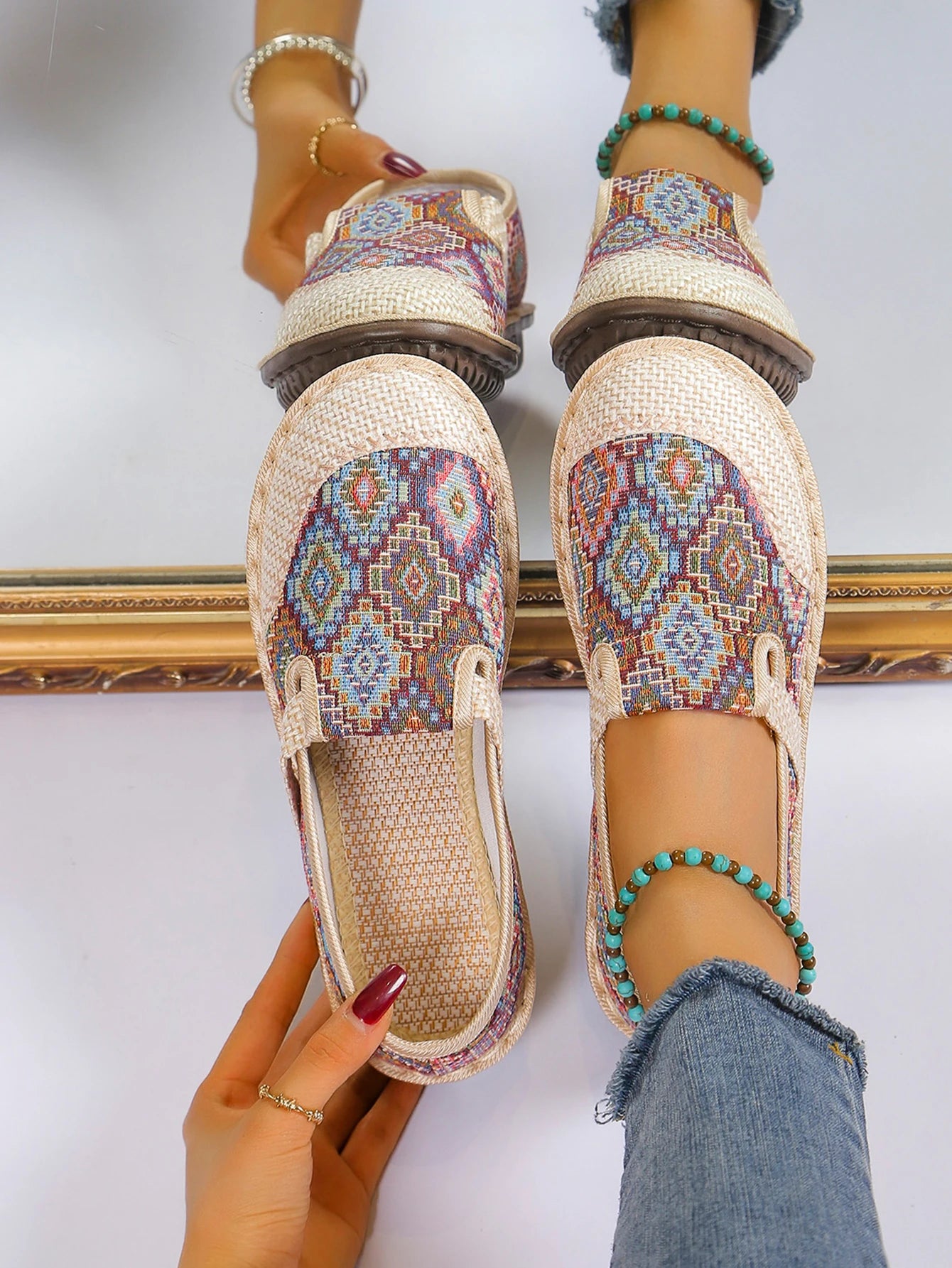 Super light shoes Women's shoes casual sports shoes are versatile They are soft-soled anti-slip and ethnic-style free shippiing