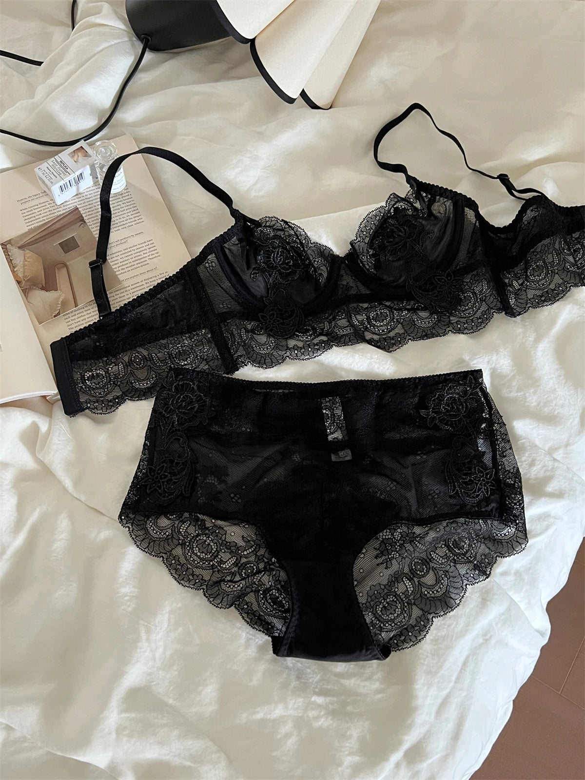 Lingerie sexy lace gathered with steel ring underwear bra set women adjusted comfortable bras rear three-row buckle