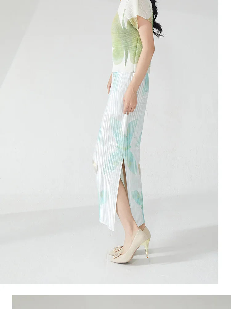 Summer women's outfit: a stylish two-piece set including a short-sleeved T-shirt and a pleated midi skirt with a slit.