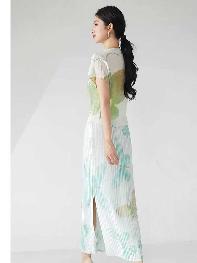 Summer women's outfit: a stylish two-piece set including a short-sleeved T-shirt and a pleated midi skirt with a slit.