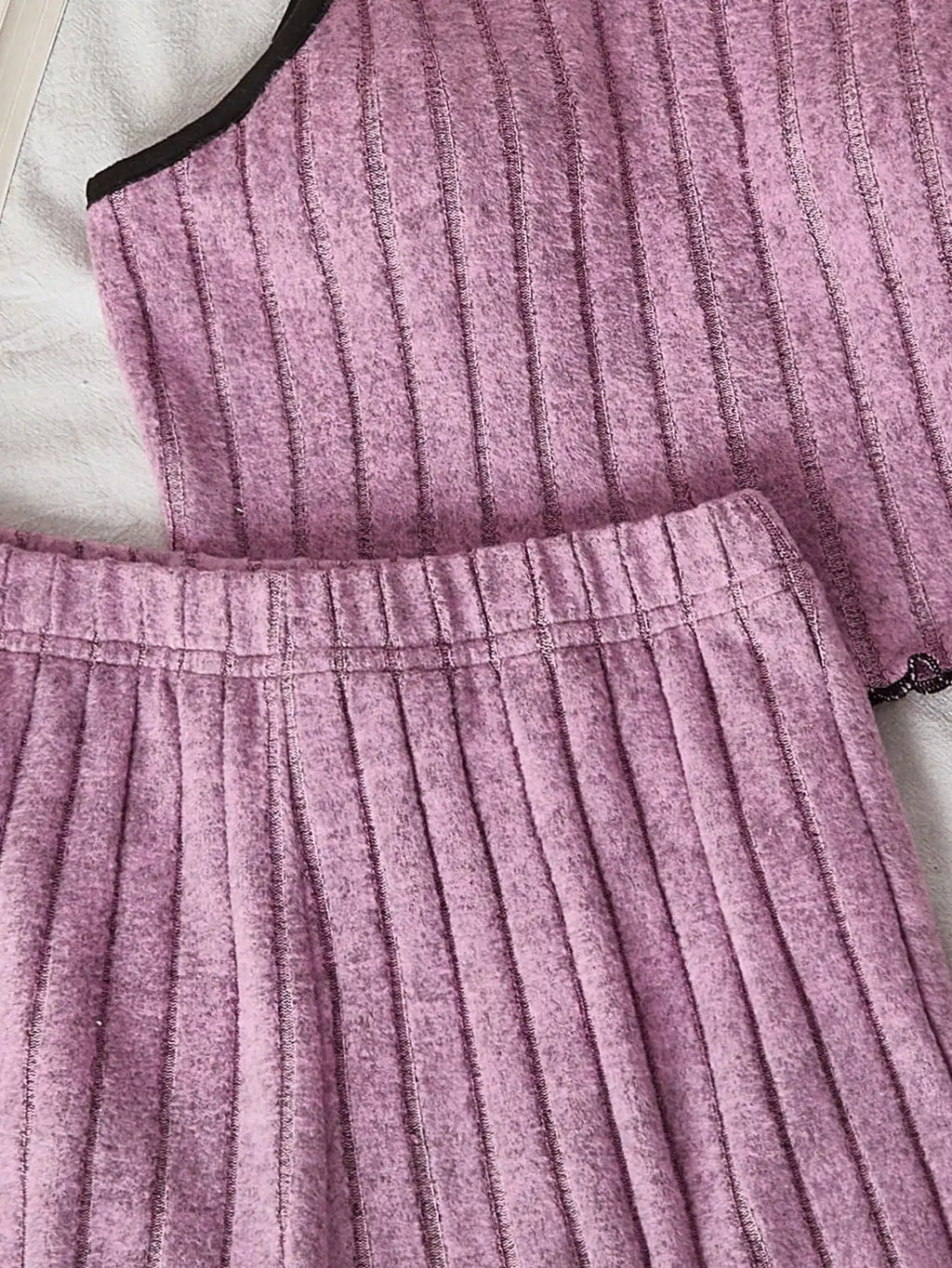 Summer collection of fashionable home clothes for girls, including outdoor casual plush tops, camisoles, vests, and shorts.
