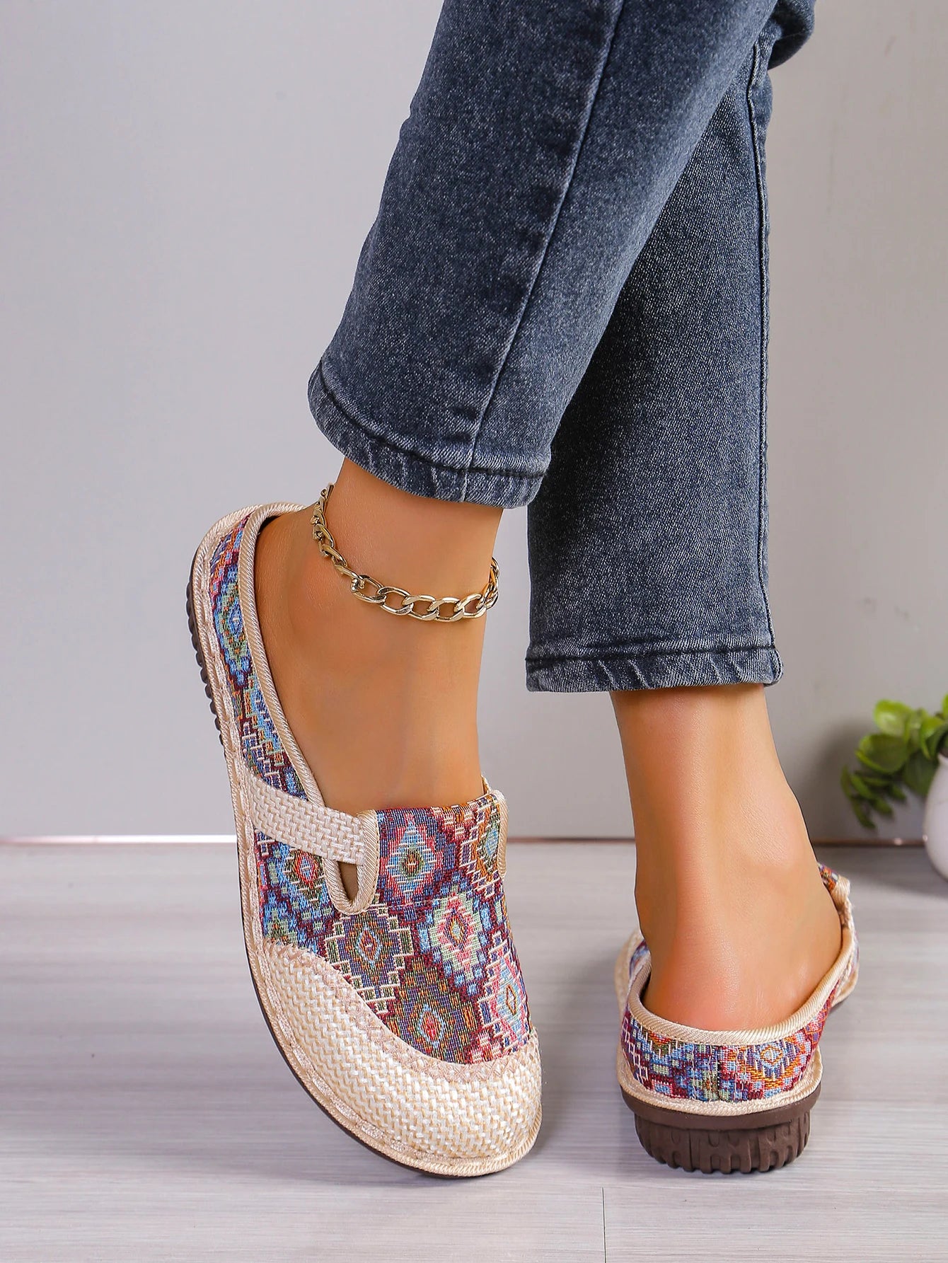 Super light shoes Women's shoes casual sports shoes are versatile They are soft-soled anti-slip and ethnic-style free shippiing