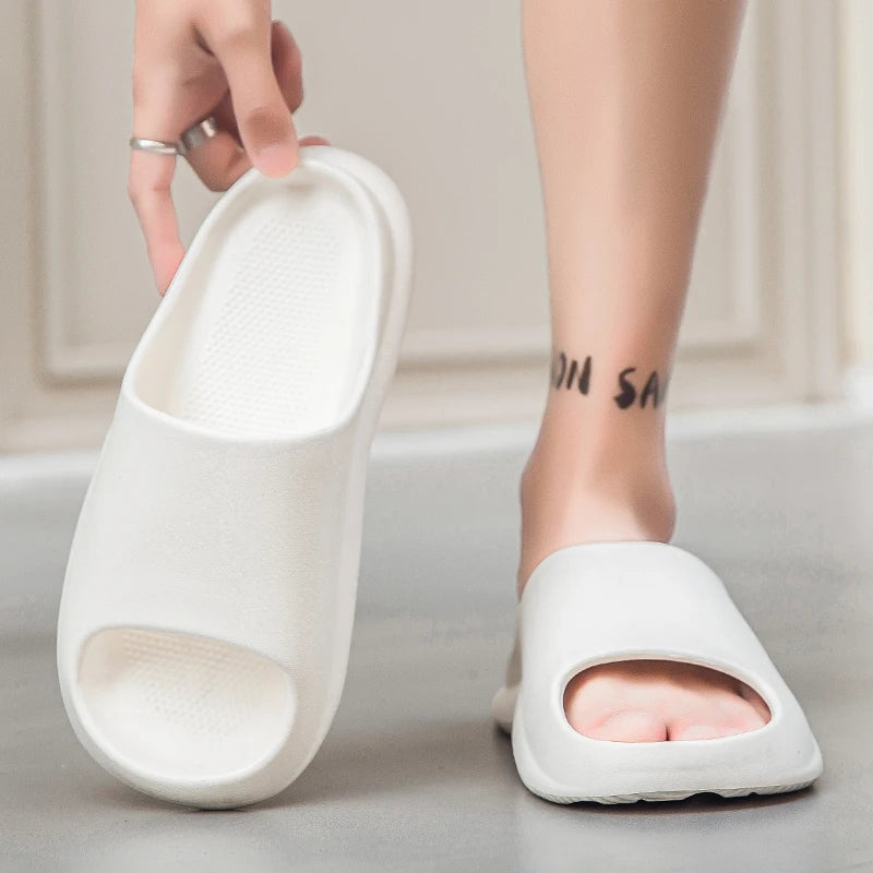 Men's Slippers Fashion Casual Home Sandals Non-Slip Wear-Resistant Soft Soles Couple Style Shoes Thick-Soled Outdoor Beach Shoes