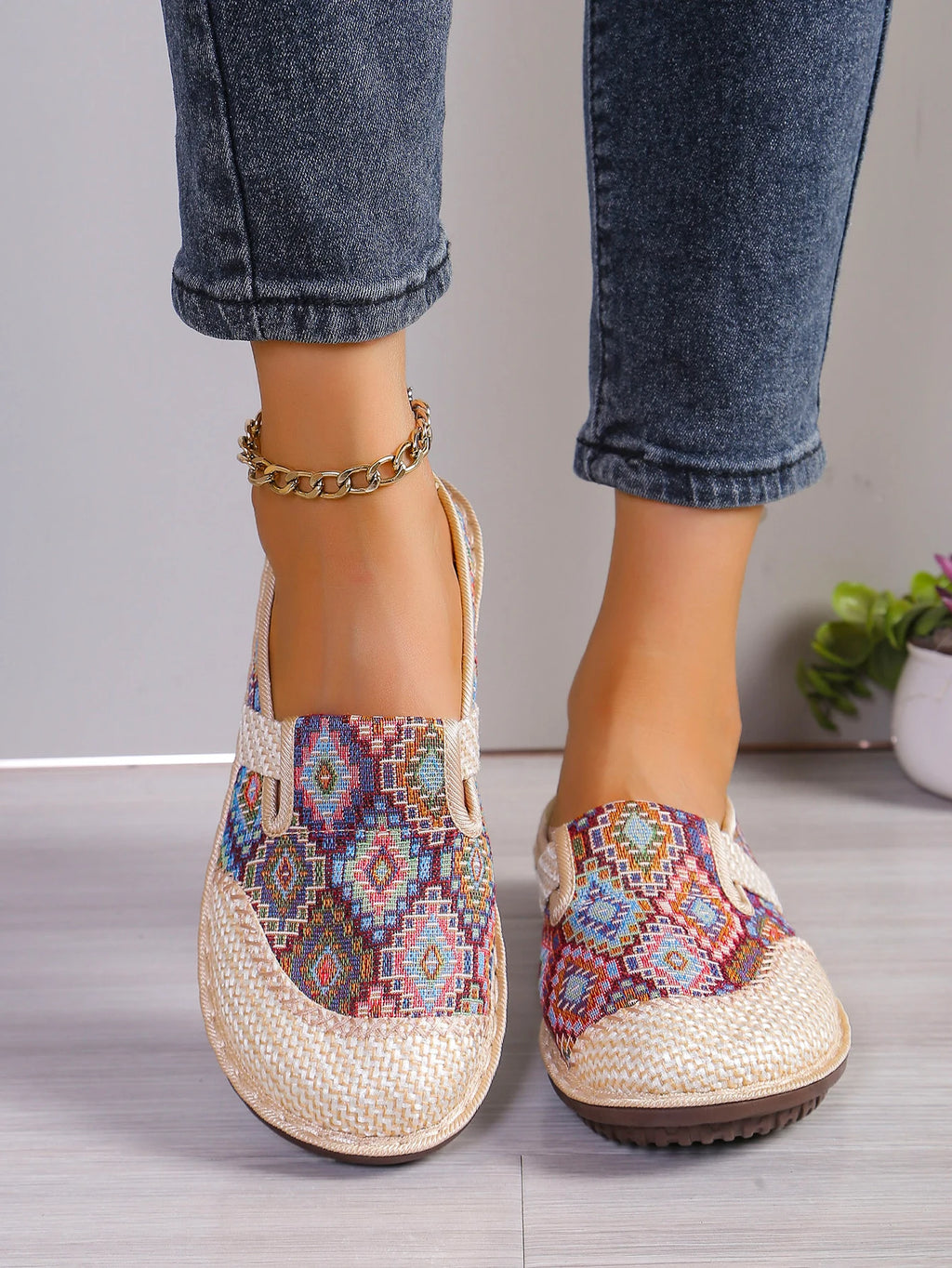 Super light shoes Women's shoes casual sports shoes are versatile They are soft-soled anti-slip and ethnic-style free shippiing