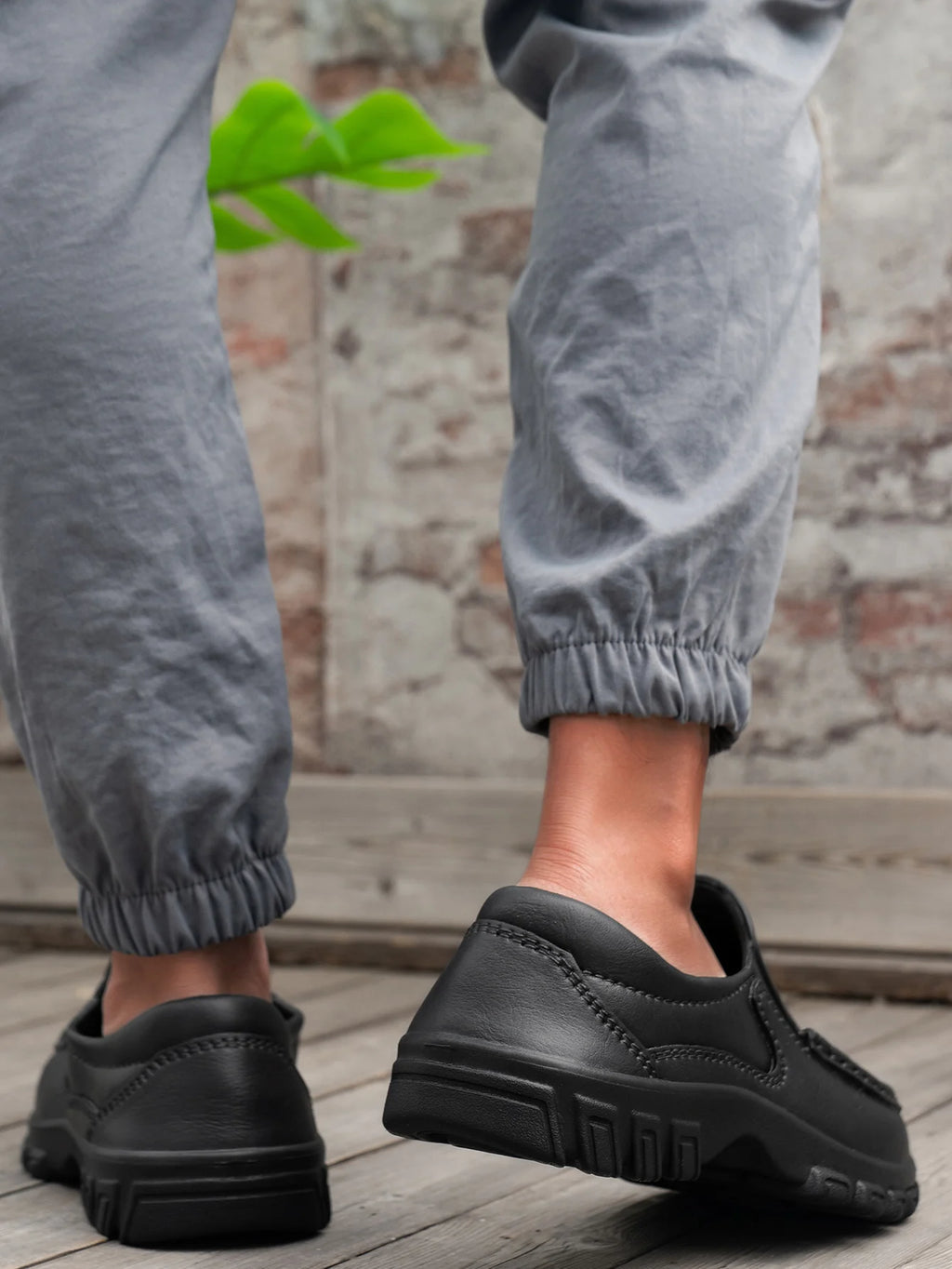 Men's Casual Shoes Non-Slip Thick Soles Wear-Resistant Waterproof Oil-Proof Slip-On Home Outing Work Shoes