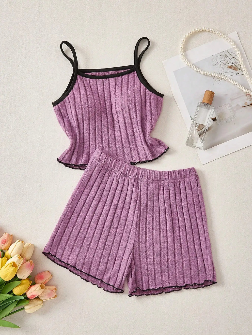 Summer collection of fashionable home clothes for girls, including outdoor casual plush tops, camisoles, vests, and shorts.