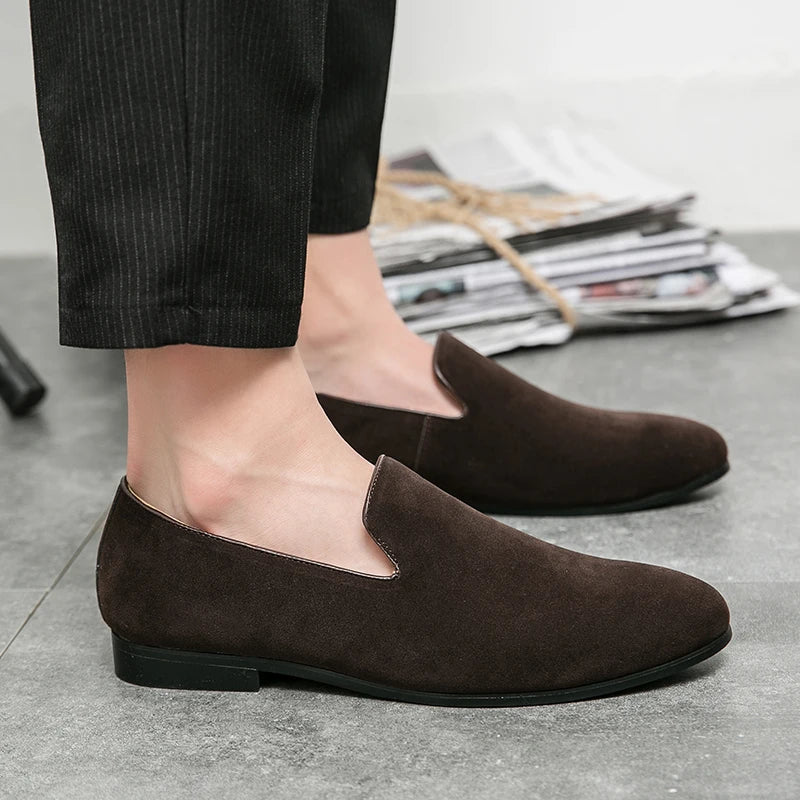 Fashionable Men's Suede Shoes Soft Soles Comfortable Loafers Versatile Men's Casual Flat Shoes Green New Style Free Delivery