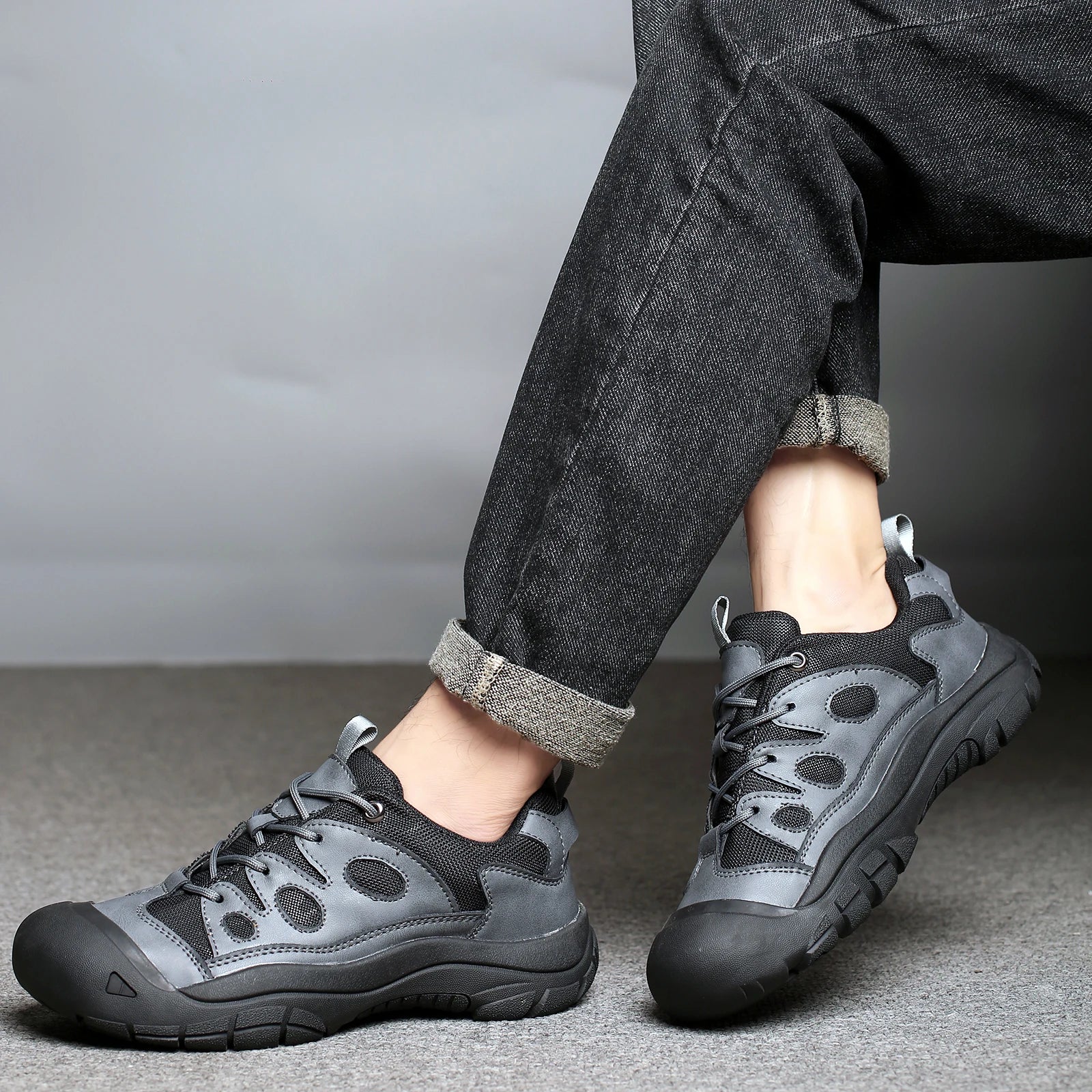 Men's New Outdoor Closed-Toe Casual Hiking and Mountaineering Shoes,Low-Top Style with Laces, Rubber Anti-Slip Sole, Solid Color