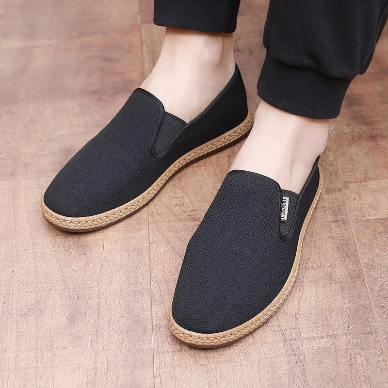 New men's simple breathable shoes lightweight casual shoes soft sole anti-skid soft comfortable slip-on lazy shoes