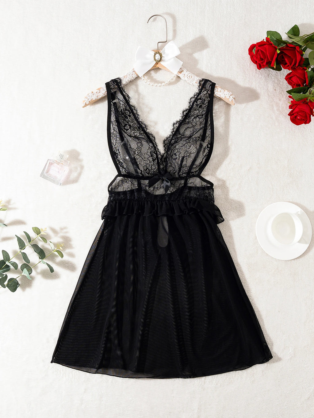 Sexy transparent black lingerie, women's lace nightgown,women's sexy sleeveless nightgown with mesh fabric, V-neckline.lingerie