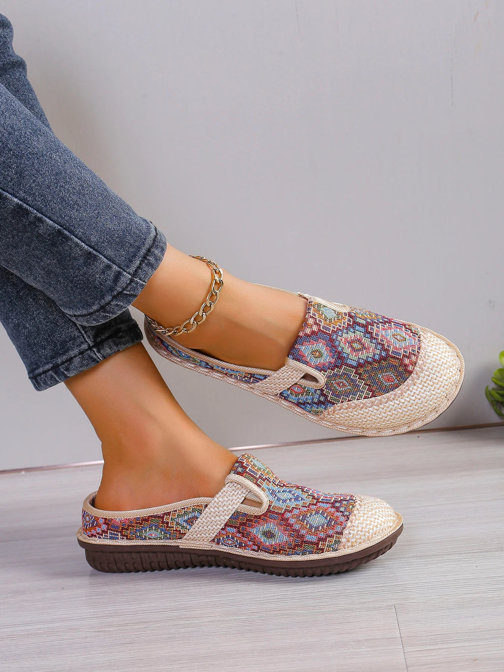 Super light shoes Women's shoes casual sports shoes are versatile They are soft-soled anti-slip and ethnic-style free shippiing