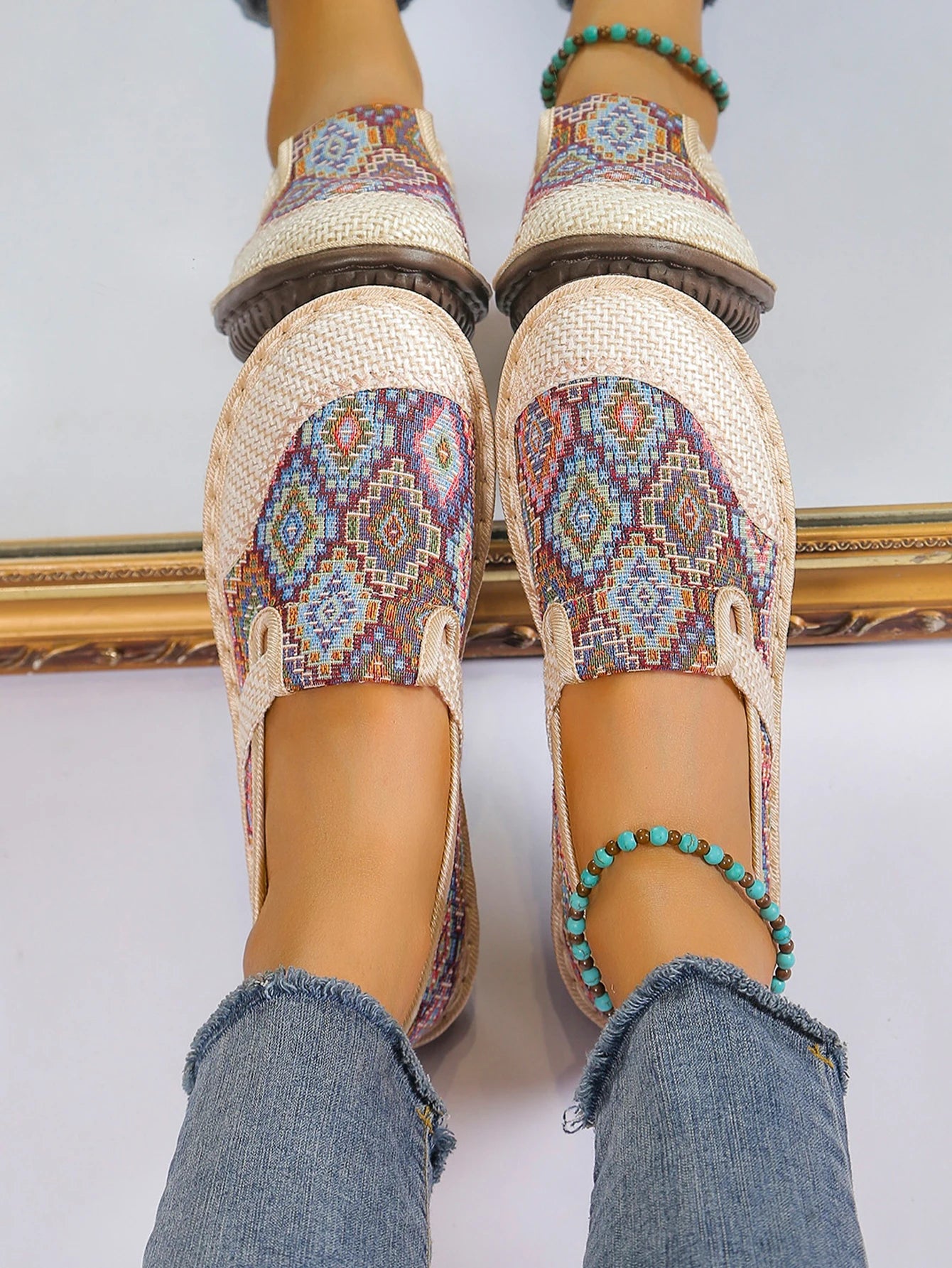 Super light shoes Women's shoes casual sports shoes are versatile They are soft-soled anti-slip and ethnic-style free shippiing
