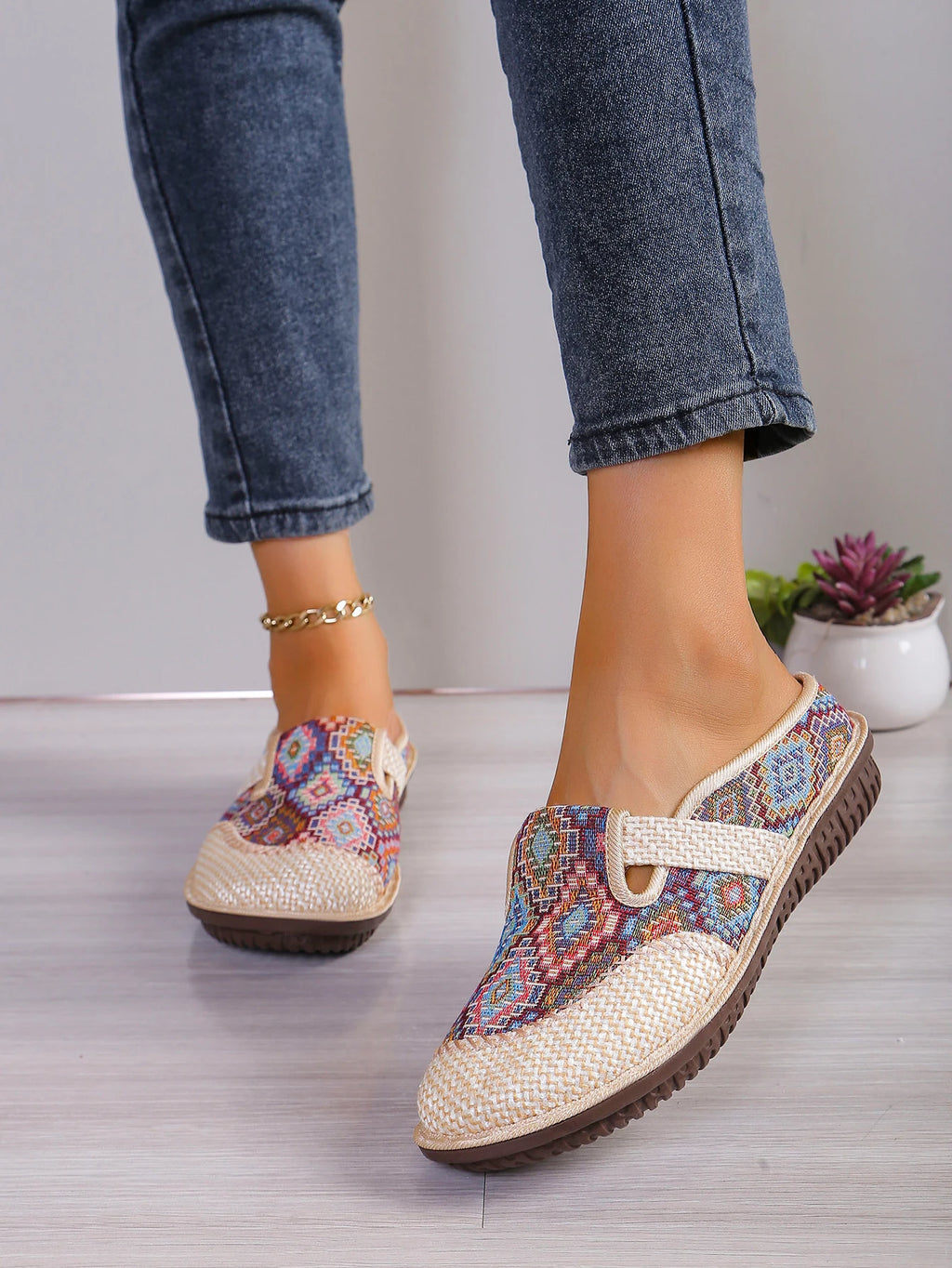 Super light shoes Women's shoes casual sports shoes are versatile They are soft-soled anti-slip and ethnic-style free shippiing