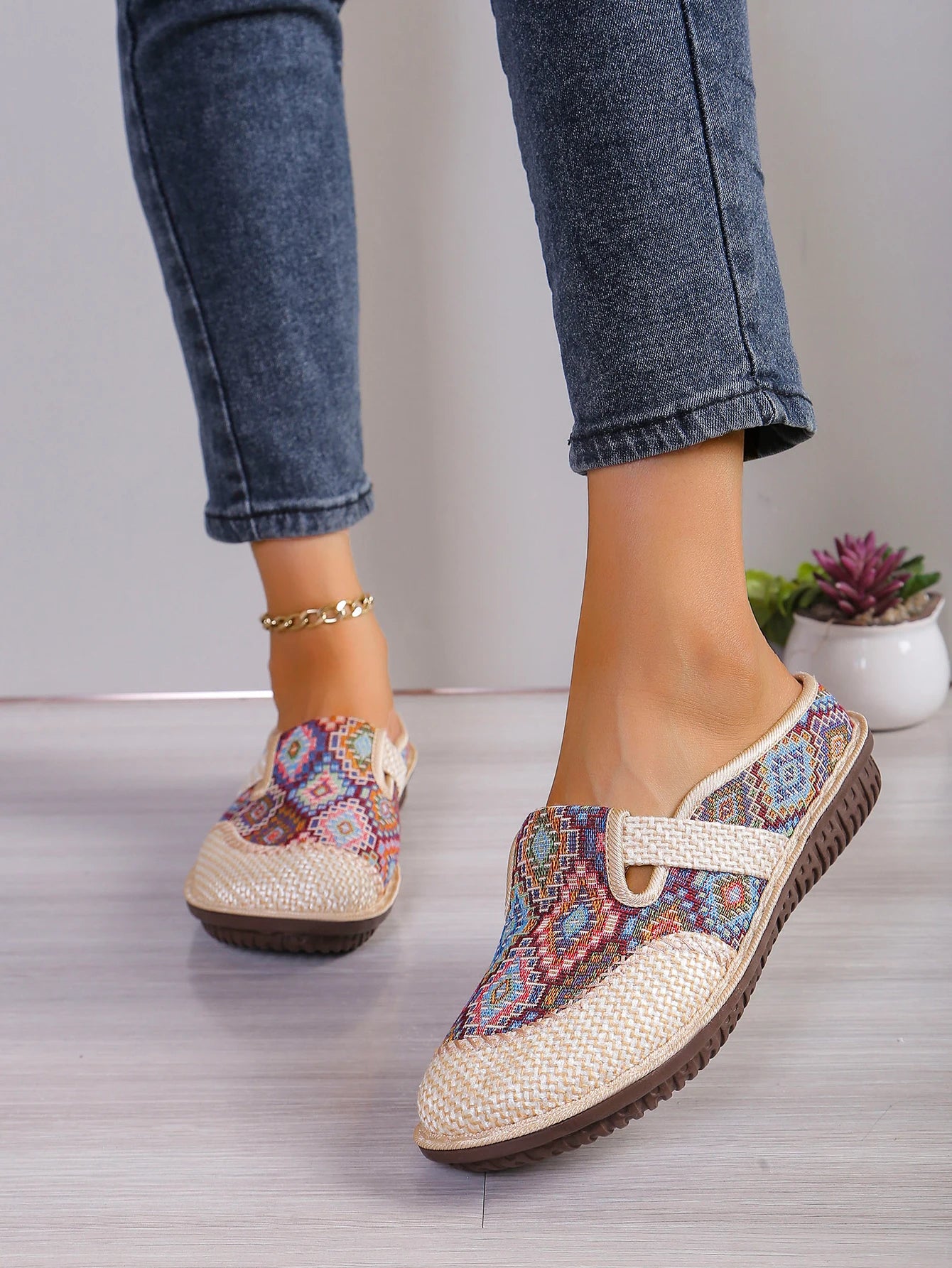 Super light shoes Women's shoes casual sports shoes are versatile They are soft-soled anti-slip and ethnic-style free shippiing