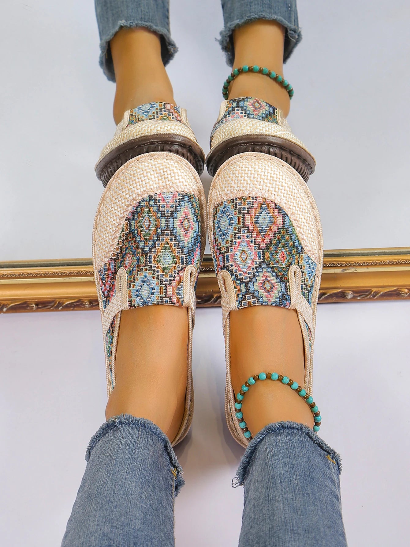 Super light shoes Women's shoes casual sports shoes are versatile They are soft-soled anti-slip and ethnic-style free shippiing