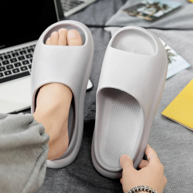 Men's Slippers Fashion Casual Home Sandals Non-Slip Wear-Resistant Soft Soles Couple Style Shoes Thick-Soled Outdoor Beach Shoes