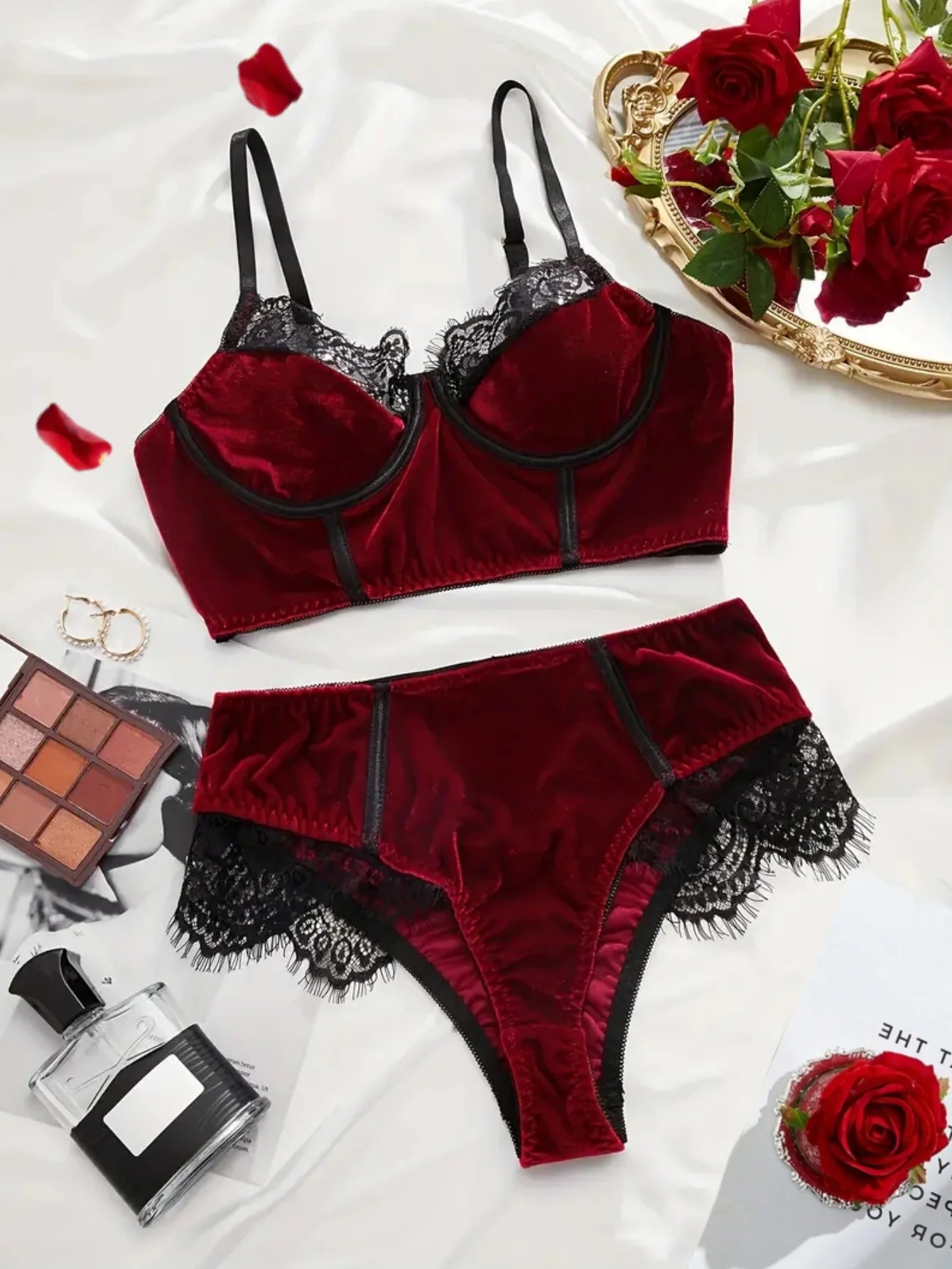 2-Piece Flocked Bra And Panty set For Women, Matching Lace Underwired Bra Set, Hollow Design At The Back Of The Pants, Soft And