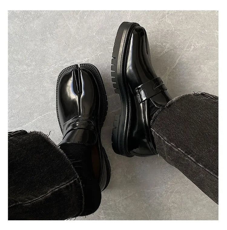 Split toe horseshoe shoes for men's thick sole Loafer shoes Tabi shoes patent leather Korean version trend casual leather shoes