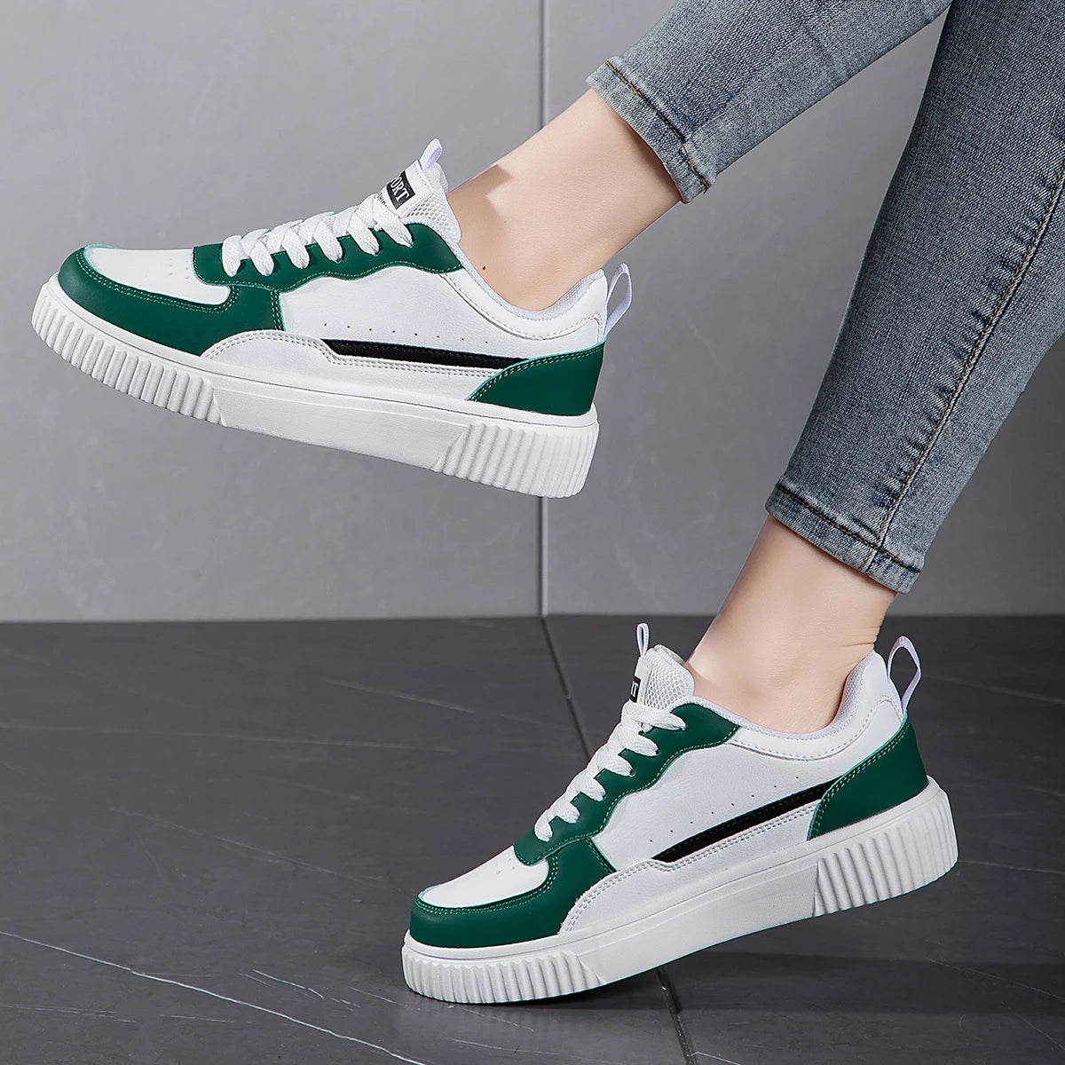 Men's Shoes Summer Breathable Trendy Versatile Casual White Sneakers Youth Non-Slip Sports Thick-Soled White Shoes