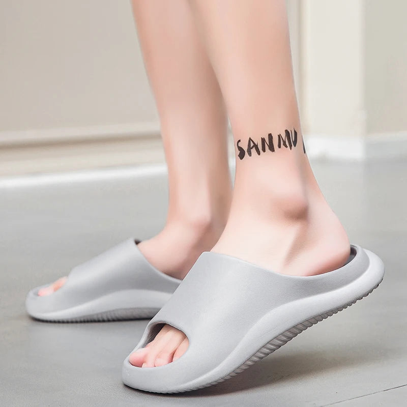 Men's Slippers Fashion Casual Home Sandals Non-Slip Wear-Resistant Soft Soles Couple Style Shoes Thick-Soled Outdoor Beach Shoes